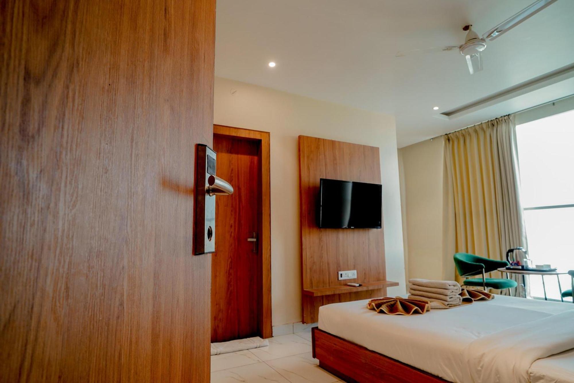 Hotel Ekana Jaipur Bagian luar foto